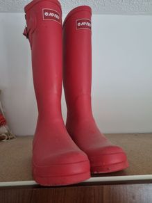 hi tech red boots