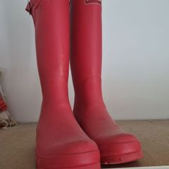 hi tech red boots