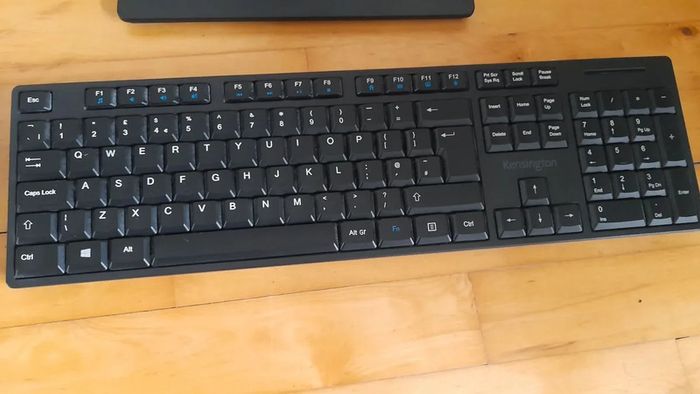 Lenovo 24" Monitor with wireless keyboard & Mouse