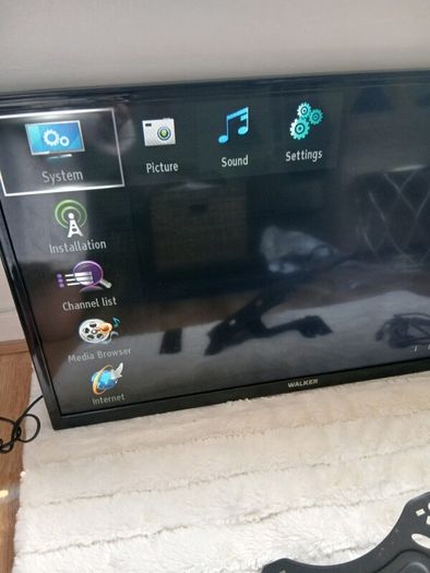 Walker brand flat screen tv 29inch in length  x17 inch heigth. Comes with original remot control, swivel mounted tv bracket and cables. .