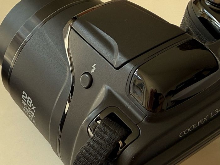 Nikon Coolpix L340 with 2x 32GB Cards & Bag