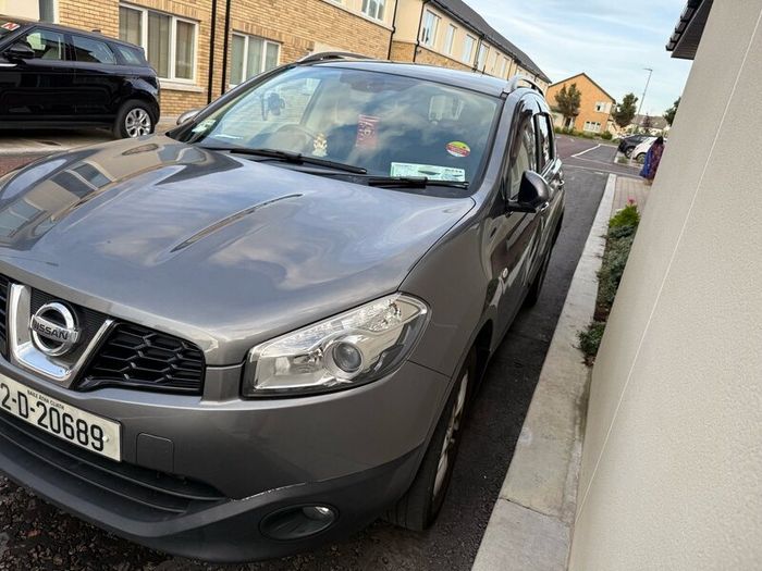 Nissan Qashqai + 2, seven seater, silver grey