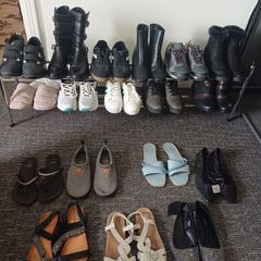Collection on womans shoes/boots