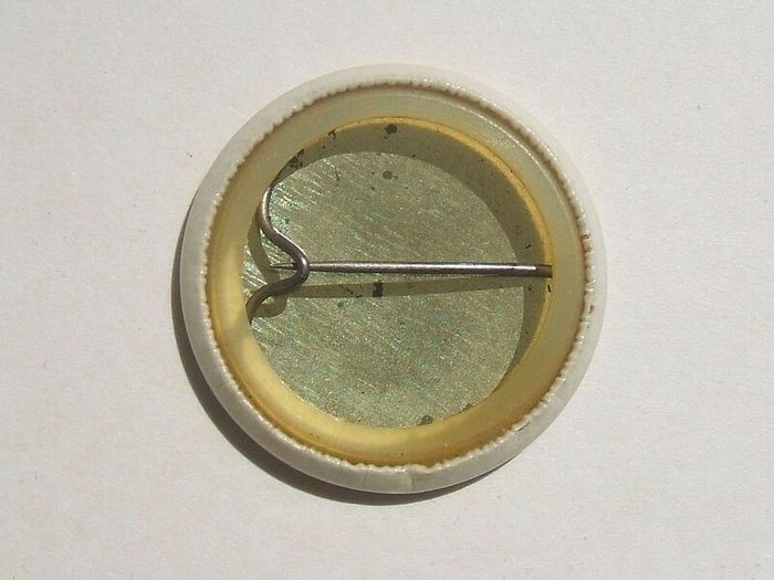 UNCLE TONY'S (Southern Daily Echo) - children's newspaper Echo Playtime Club membership badge (late 1960s)