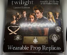 Twilight Wearable Prop Replicas Autograph Limited Edition NECA