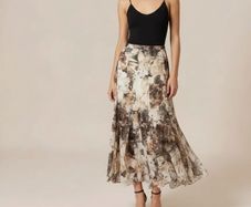 Natural fabric skirt