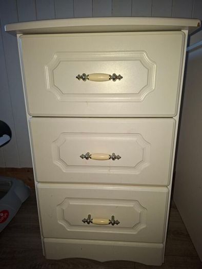 Bedside lockers
