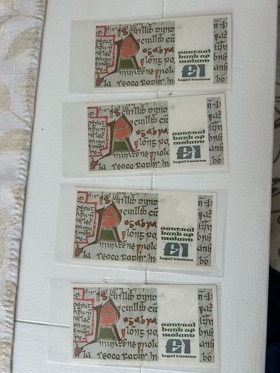 4x UNC Irish old banknote 1 pound consecutive serial nr 1979