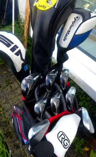 Set of Taylormade Golf Clubs