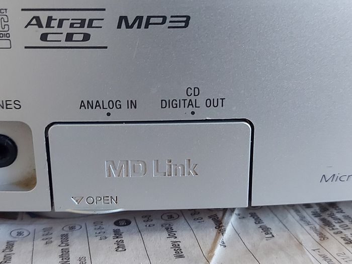 Sony Micro Hi-Fi Component System, Model CMT-CPZ1, Radio, Tape CD, mini disc link, all working great and in excellent condition