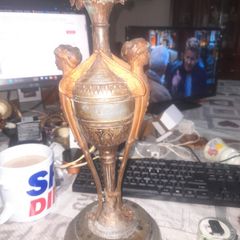 Very elegant Late 19th early 20th Century French Bronze effect Lamp, featuring Cherubs and well cast Floral Motifs on a Marble Base