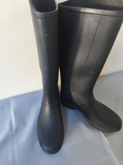 horse riding boots (from Decathlon)