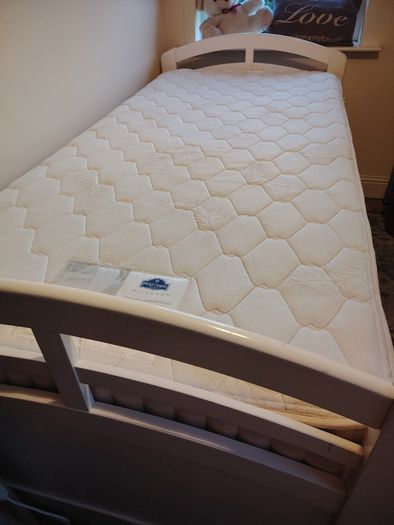Single bed with trundle bed