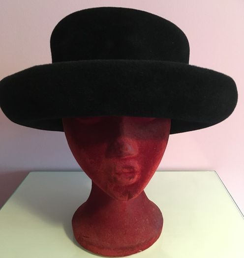 Vintage WHITELEY Classic Brimmed Felt HAT  with free Hat Pin
