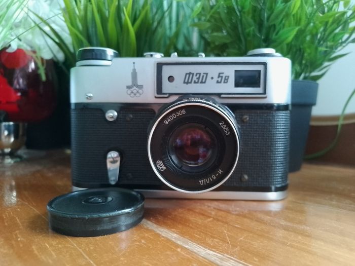 Refurbished FED-5B Olympic, 35mm Film Camera, Industar-61 Lens, M39 Mount, 256538