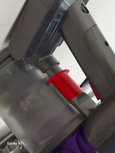 DYSON V6 Animal, with charger and Accesorie, in excellent condition