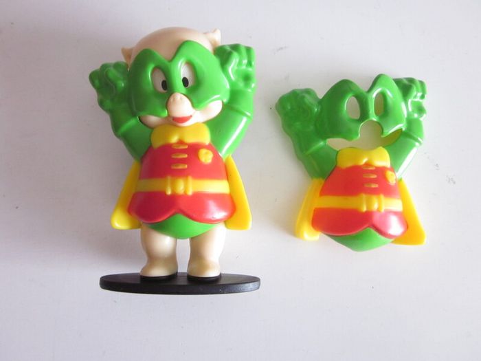 2023 Burger King Jr Meal Toy Warner Brothers 100 Anniversary Porky Pig Robin DC
