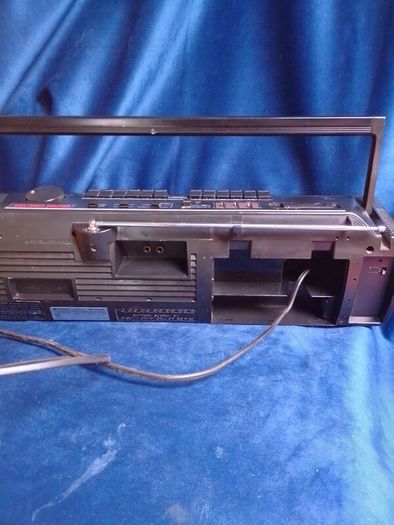 vintage Hitachi 1988 cassette radio