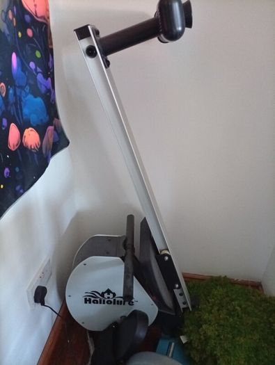 Rowing machine, like new