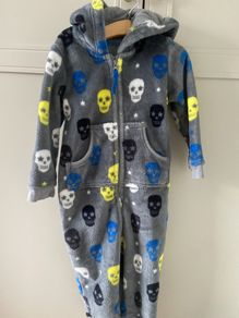 M&S fleecy cozy zipped sleepsuit grey with skulls 1-2 years
