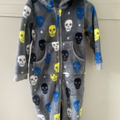 M&S fleecy cozy zipped sleepsuit grey with skulls 1-2 years