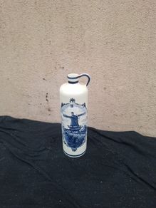 Delft ceramic bottle postage possible