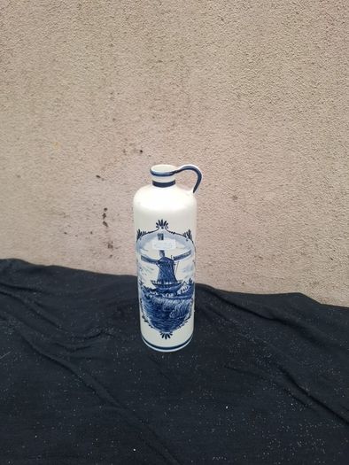 Delft ceramic bottle postage possible