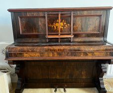 Upright piano