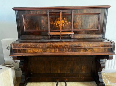 Upright piano