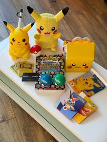 Pokemon Collectors Bundle Set
