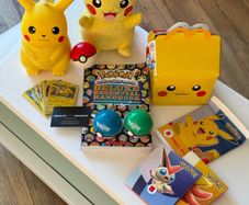 Pokemon Collectors Bundle Set