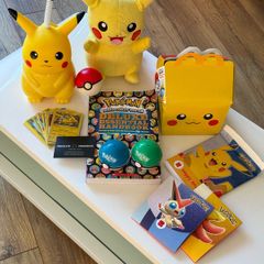 Pokemon Collectors Bundle Set