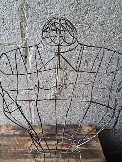 Vintage 50's Wire Bust's