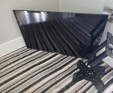 32" TCL TV + Wall Mount (VESA) - Fully Working