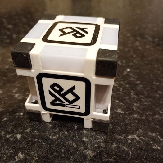 Original Cozmo working perfectly, charging dock included. Postage in Ireland OK.