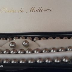pearl necklace