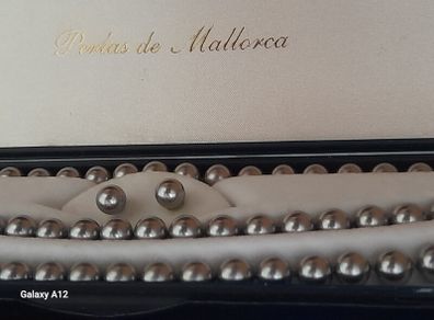 pearl necklace