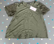Ladies Top size 18-20 brand new