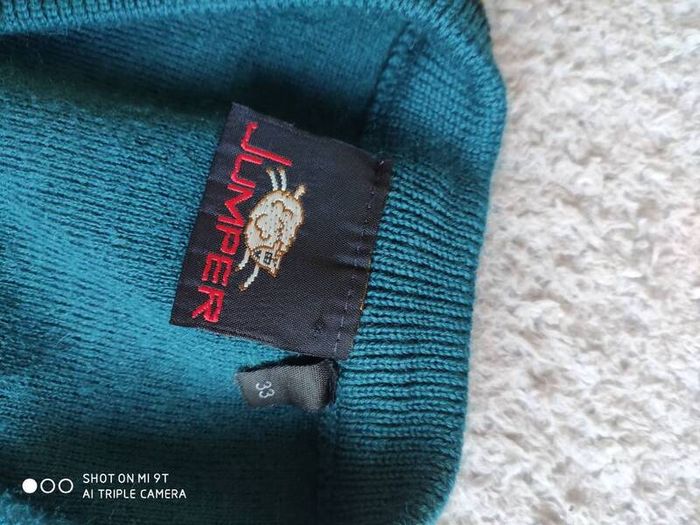 Tyndall college jumper (size 33)