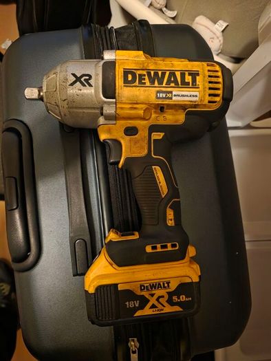 Dewalt Impact DCF899N with x2 Batteries and Charger