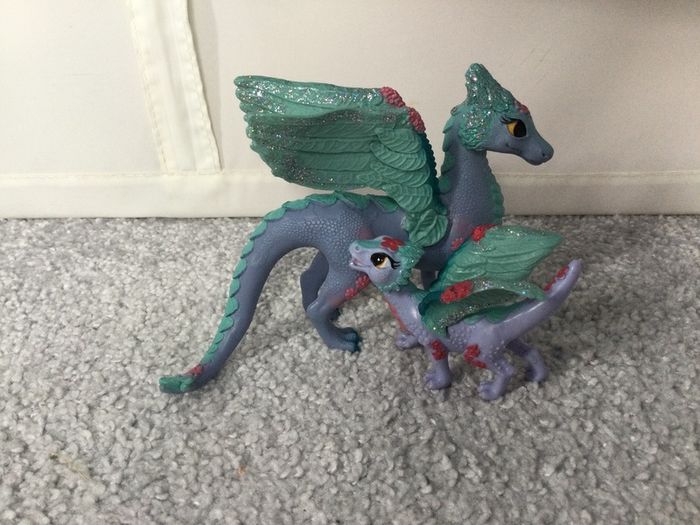 Shleich mother dragon and baby dragon