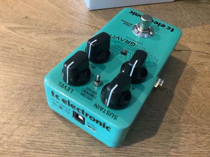TC Electronic HyperGravity Compressor pedal box