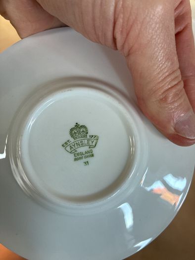 5x Vintage Aynsley demitasse cups and saucers