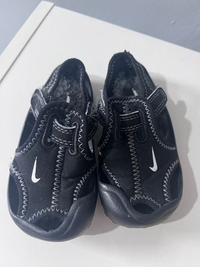 nike baby sandals