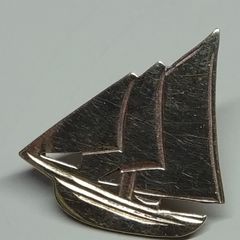 Vintage Fully Hallmarked Dublin 9ct Gold Sailing Boat Pin