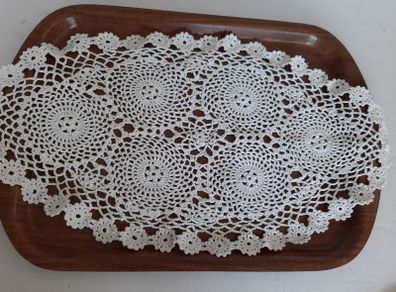 vintage retro tray with large doilies +2 small