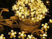 Solar String Lights Outdoor Solar Patio Lights 8 Modes Solar Powered Fairy String Lights, Waterproof String Lights for Patio, Lawn, Garden, Wedding, Party, Holiday Decor (50 LED Warm White Flower)