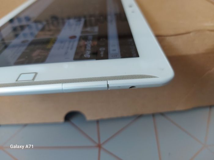 ARROWS 10.1 inch Tablet, Model FJT21, 64GB, in excellent condition, great for youtube and watching movies