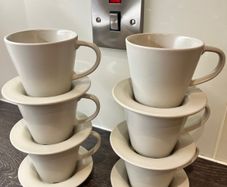 6x tea cups and saucers