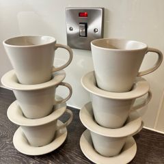 6x tea cups and saucers